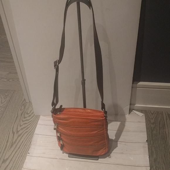 Beautiful Genuine leather bag by Danier 🍀 - Picture 3 of 12